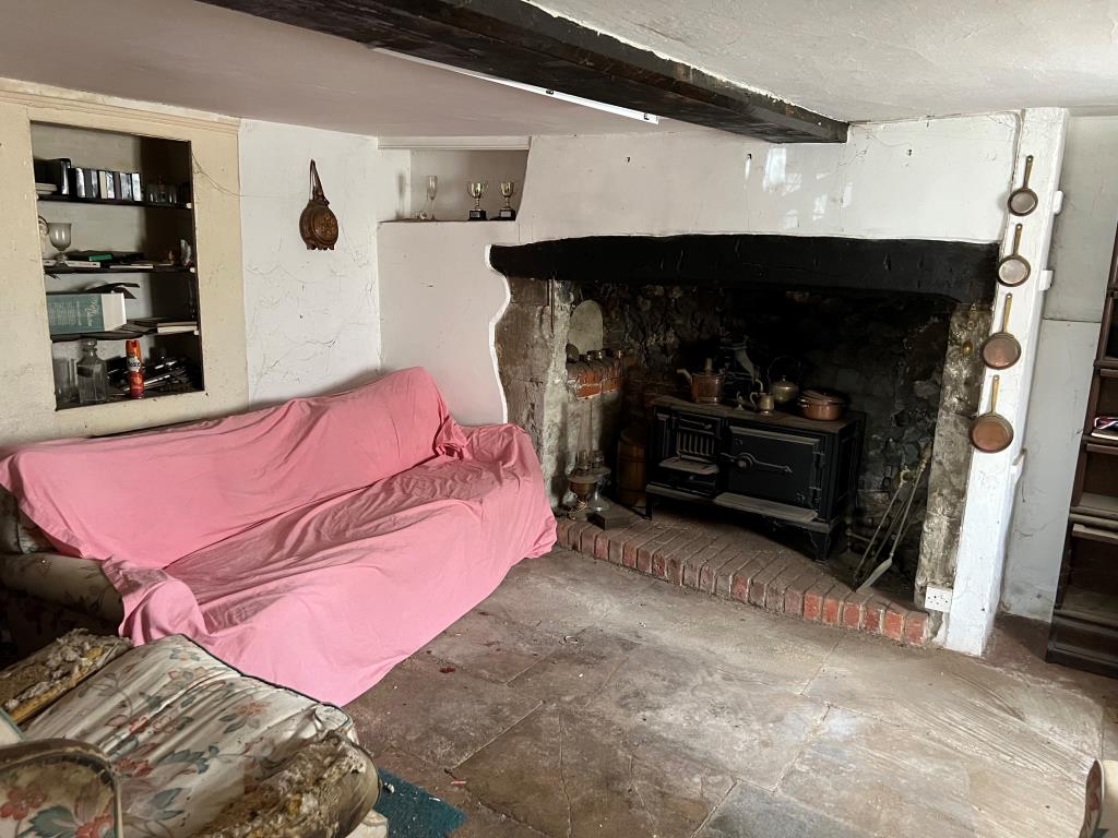 Lot: 128 - THREE-BEDROOM COTTAGE FOR IMPROVEMENT IN POPULAR VILLAGE LOCATION - The Sitting Room